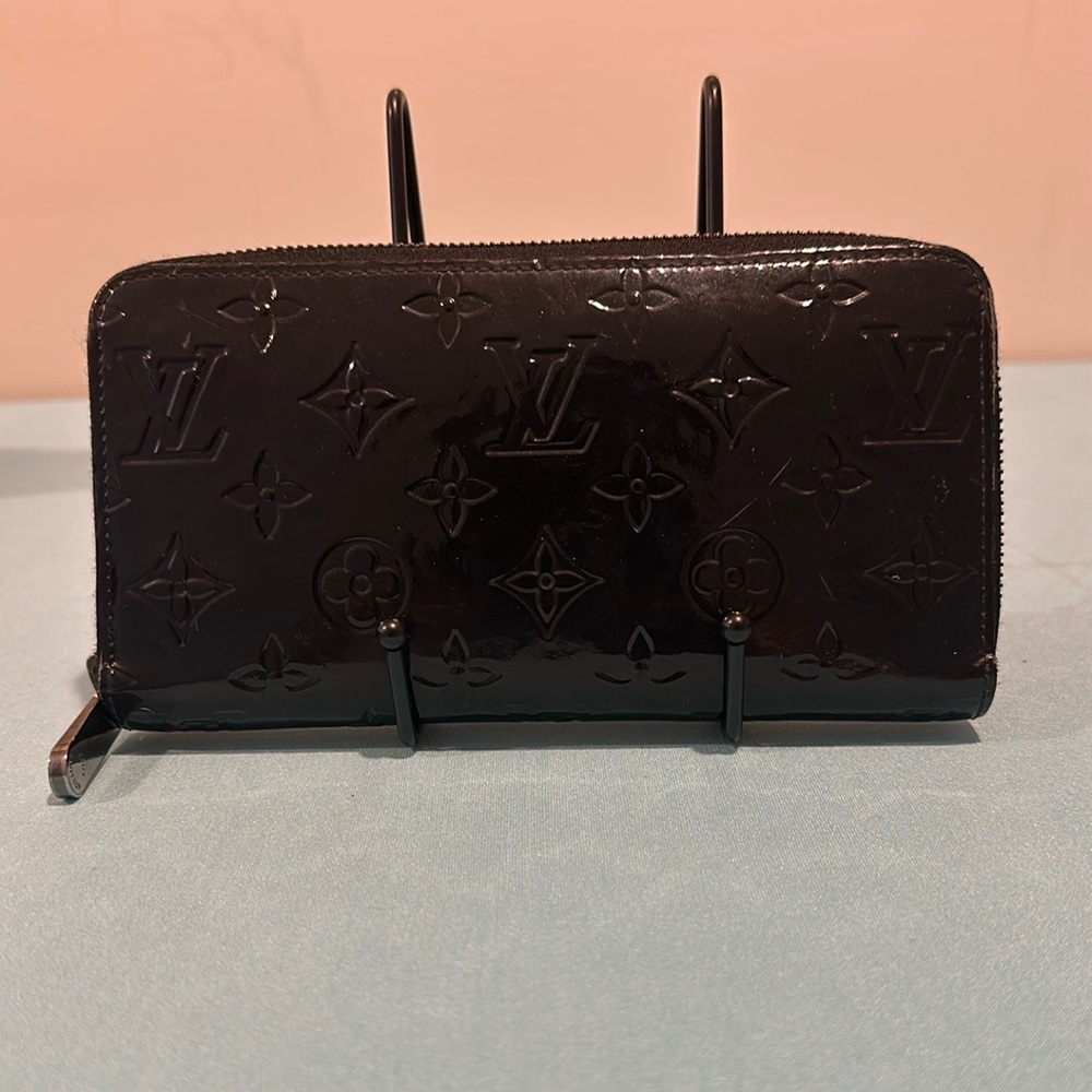 Louis Vuitton Vernis Zippy Wallet